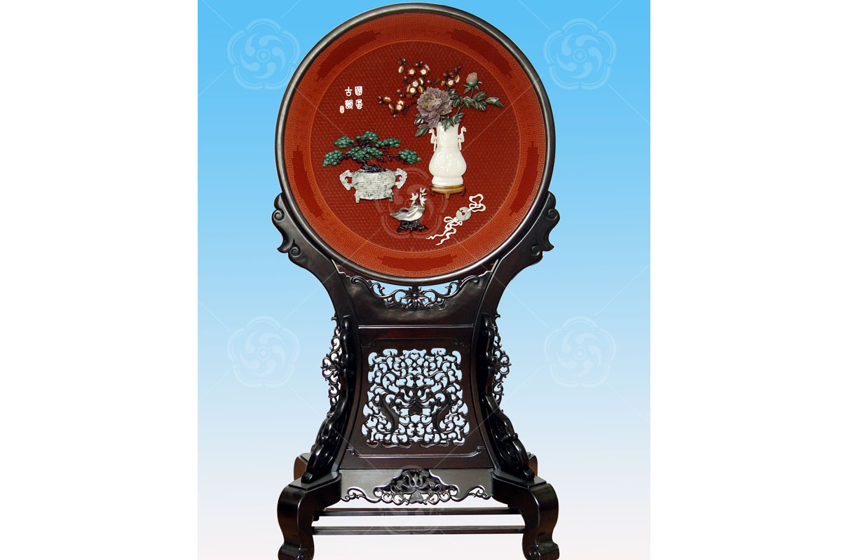 雕漆嵌玉《國(guó)風(fēng)古韻》圓盤(pán)地屏精品簡(jiǎn)介